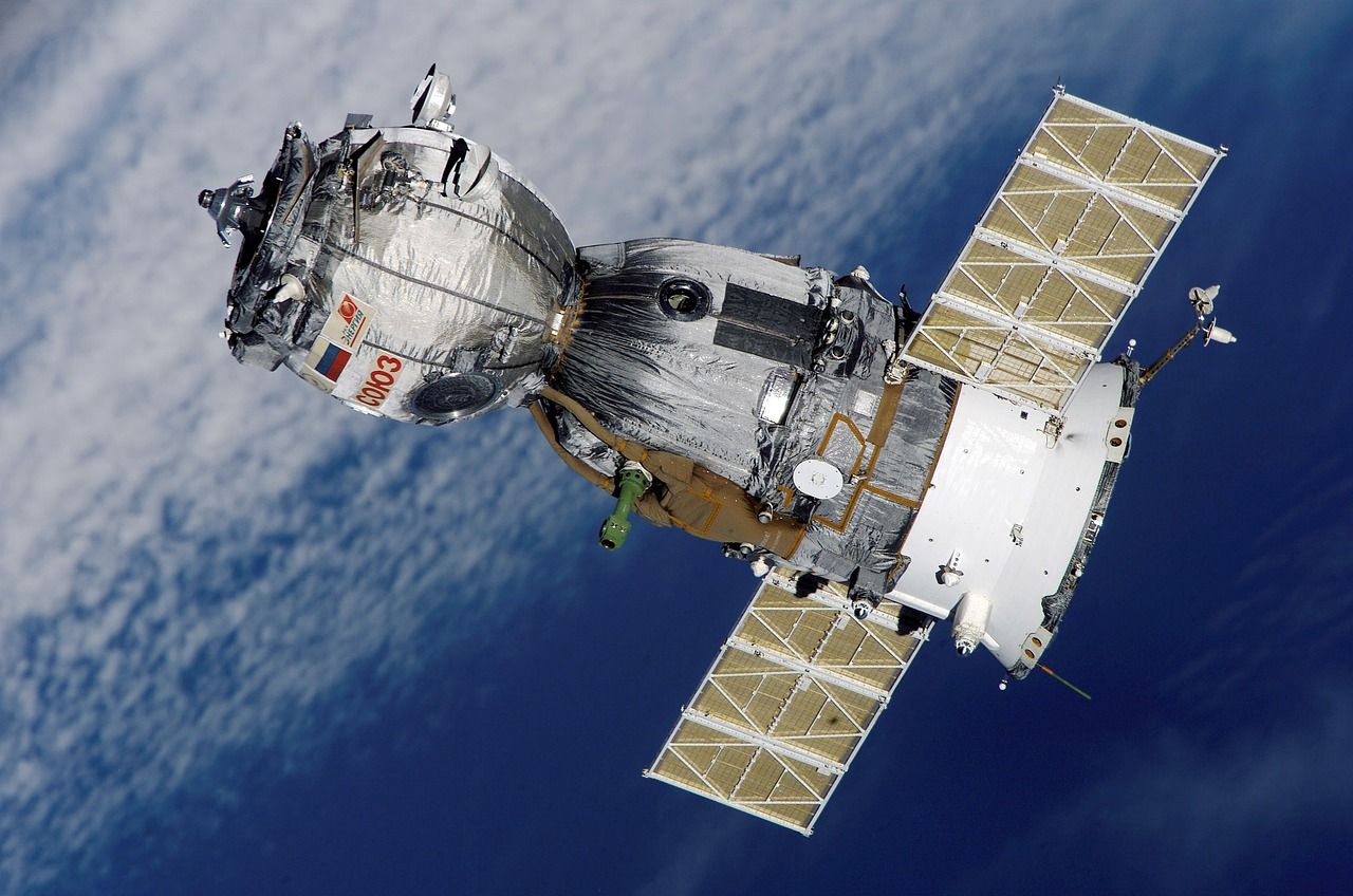 découvrez tout ce qu’il faut savoir sur les satellites : leur fonctionnement, leurs différentes utilisations dans la communication, la météo et l’exploration spatiale, ainsi que les dernières avancées technologiques dans ce domaine.