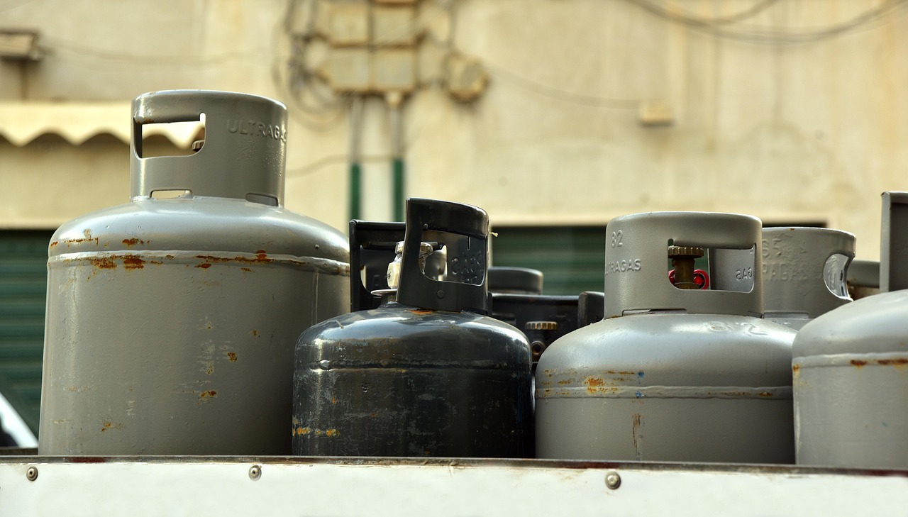 découvrez le gaz naturel liquéfié (gnl) : ses avantages, son processus de liquéfaction, ses applications et son rôle clé dans la transition énergétique et le transport international d'énergie.