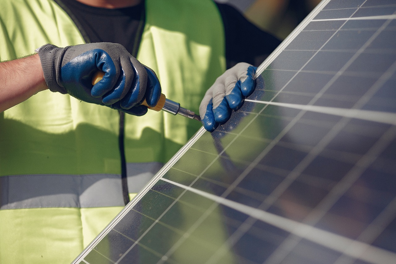 L’impact des panneaux solaires sur la diminution des émissions de carbone : une solution durable