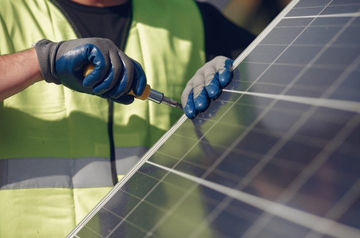 découvrez les panneaux solaires : une solution écologique et économique pour produire votre propre électricité. apprenez comment installer, entretenir et profiter des avantages des énergies renouvelables. optez pour une énergie durable et réduisez votre empreinte carbone dès aujourd'hui!