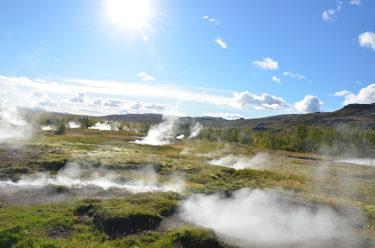 découvrez les avantages de l'énergie géothermique, une source d'énergie renouvelable et durable qui utilise la chaleur de la terre pour produire de l'électricité et chauffer des bâtiments. explorez son potentiel pour réduire les émissions de carbone et promouvoir un avenir énergétique plus vert.