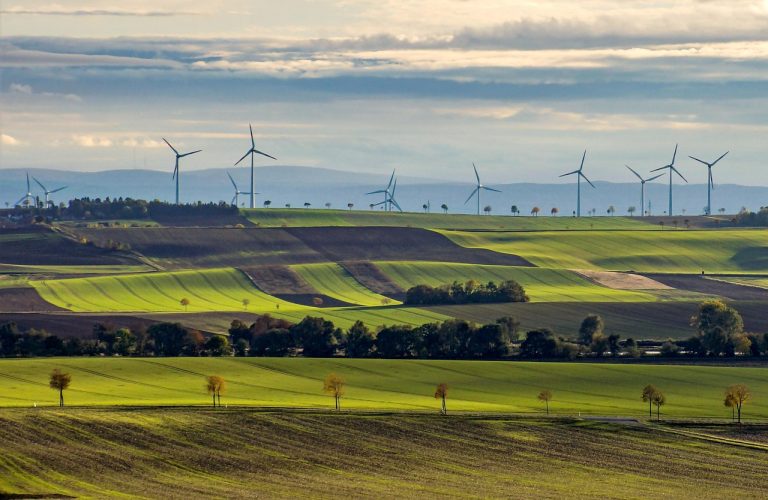 découvrez les enjeux et les avantages des énergies renouvelables, des solutions durables pour un avenir respectueux de l'environnement. apprenez comment ces ressources naturelles comme le solaire, l'éolien et l'hydraulique peuvent transformer notre monde et réduire notre empreinte carbone.