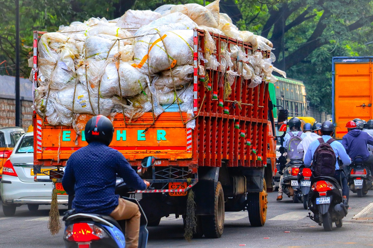 découvrez notre camion-benne électrique, une solution de collecte des déchets innovante et écologique. réduisez votre empreinte carbone tout en garantissant un transport efficace et silencieux des déchets en milieu urbain. optez pour un avenir durable avec notre technologie de pointe.