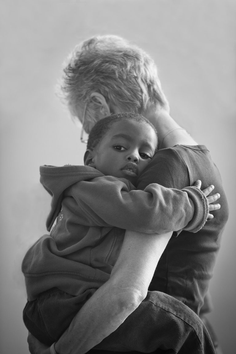 découvrez notre mission humanitaire dédiée à améliorer les conditions de vie des populations vulnérables à travers le monde. rejoignez-nous dans notre engagement pour l'aide, la solidarité et le changement positif.