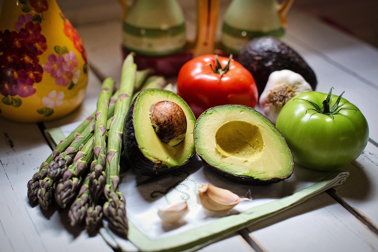 découvrez les bienfaits de l'avocat, ce fruit délicieux et nutritif. apprenez à l'intégrer dans vos recettes, à connaître ses propriétés santé et à choisir les meilleurs avocats sur le marché. profitez d'une alimentation saine avec cet ingrédient polyvalent !