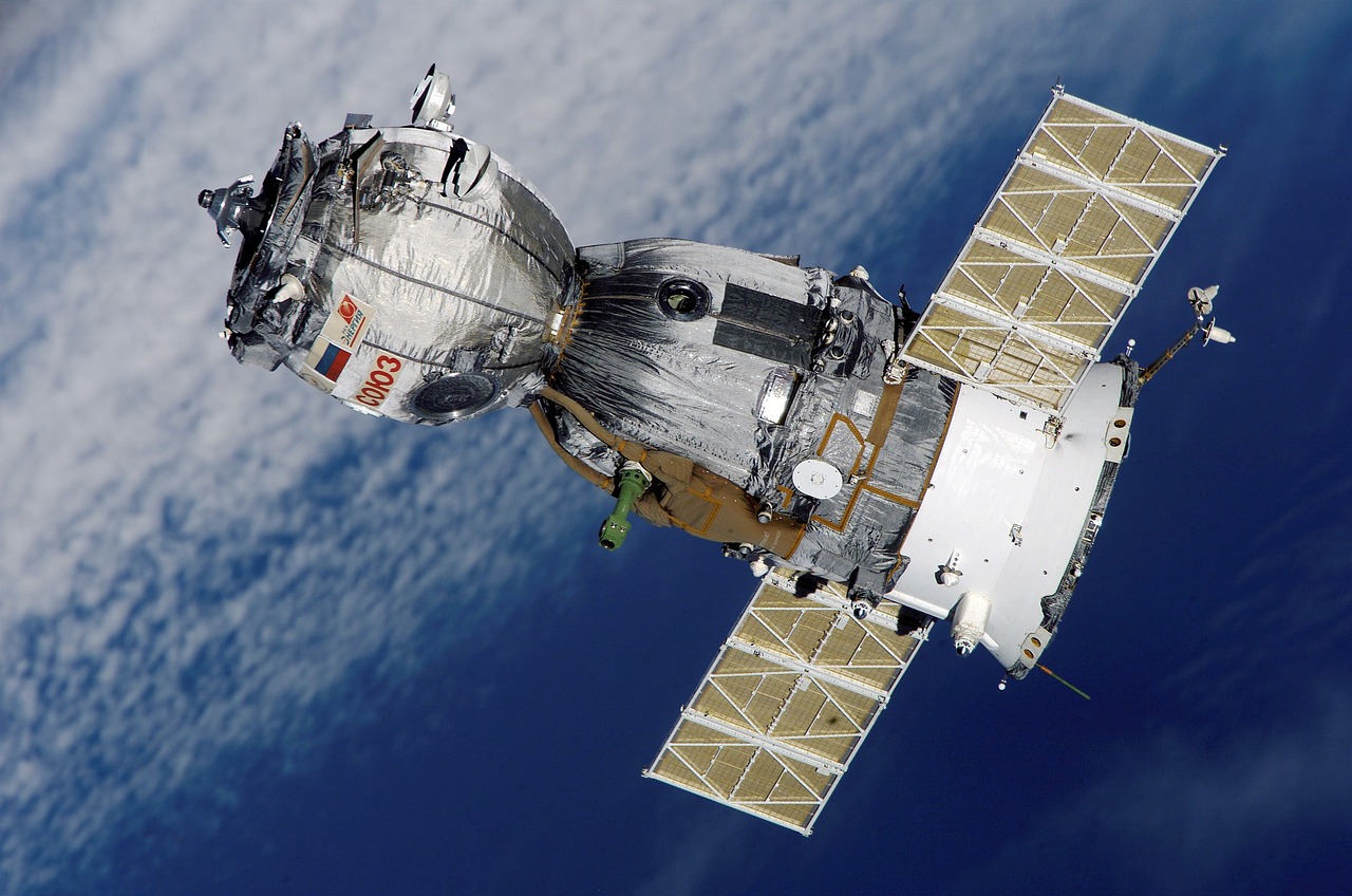 découvrez tout ce qu’il faut savoir sur les satellites : leur fonctionnement, leurs différentes utilisations dans la communication, la météo et l’exploration spatiale, ainsi que les dernières avancées technologiques dans ce domaine.