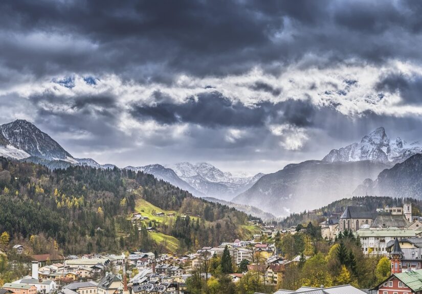 d&eacute;couvrez la strat&eacute;gie nationale bas carbone visant &agrave; r&eacute;duire les &eacute;missions de gaz &agrave; effet de serre, promouvoir les &eacute;nergies renouvelables et favoriser une transition &eacute;cologique durable pour la france.