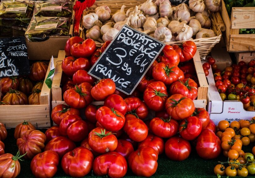 d&eacute;couvrez les avantages du shopping local et de saison pour soutenir les producteurs locaux et profiter de produits frais et de qualit&eacute;.