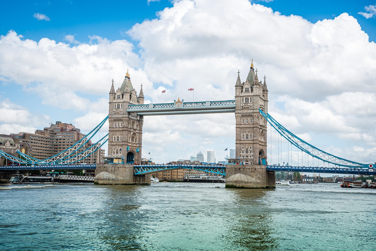 d&eacute;couvrez les enjeux des &eacute;missions de gaz &agrave; effet de serre des a&eacute;roports et les solutions pour r&eacute;duire leur impact environnemental.